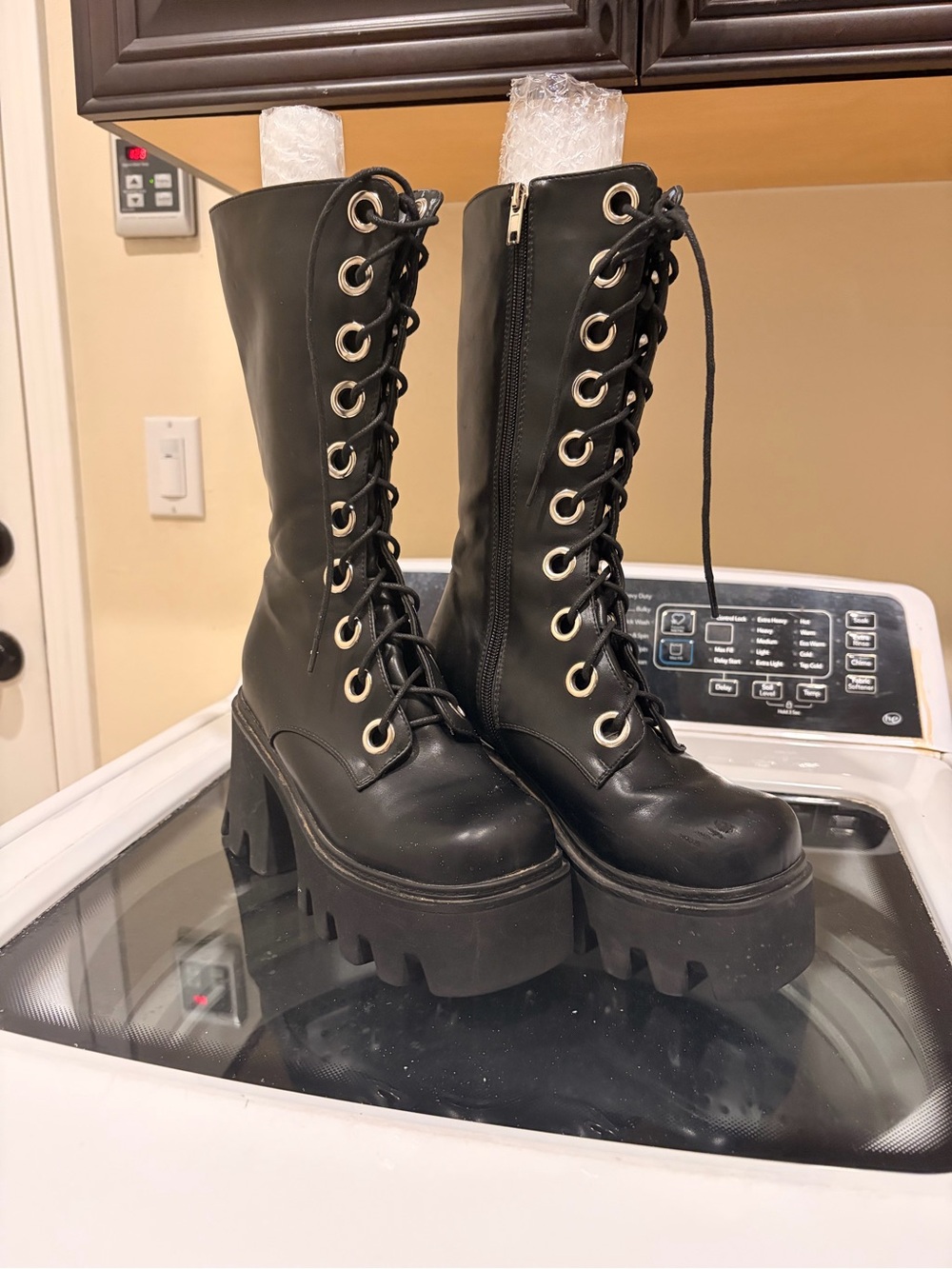 Source Unknown Black Lace-Up Platform Combat Boots